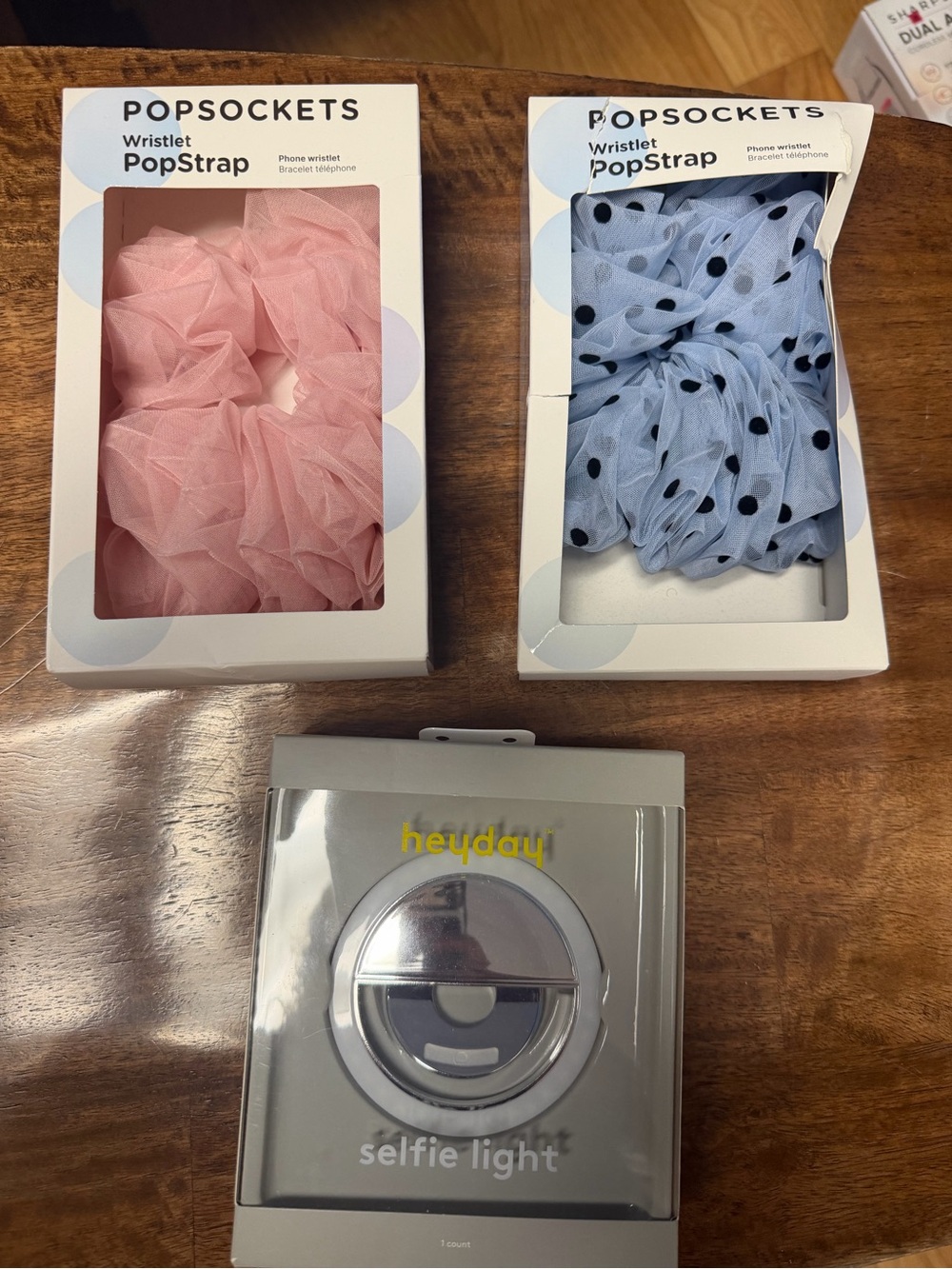 PopSockets Wristlet PopStrap Scrunchie - Pink & Blue Polka Dot Selfie Light